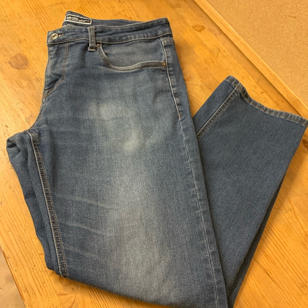 LB Teach Travel Explore Discovery  Blue Jeans Size 34X32